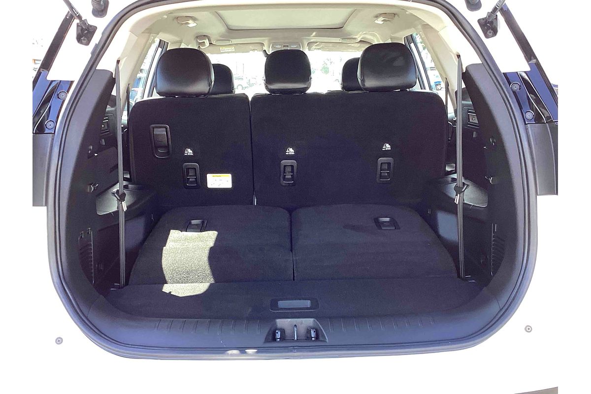 2025 Mahindra XUV700 AX7L