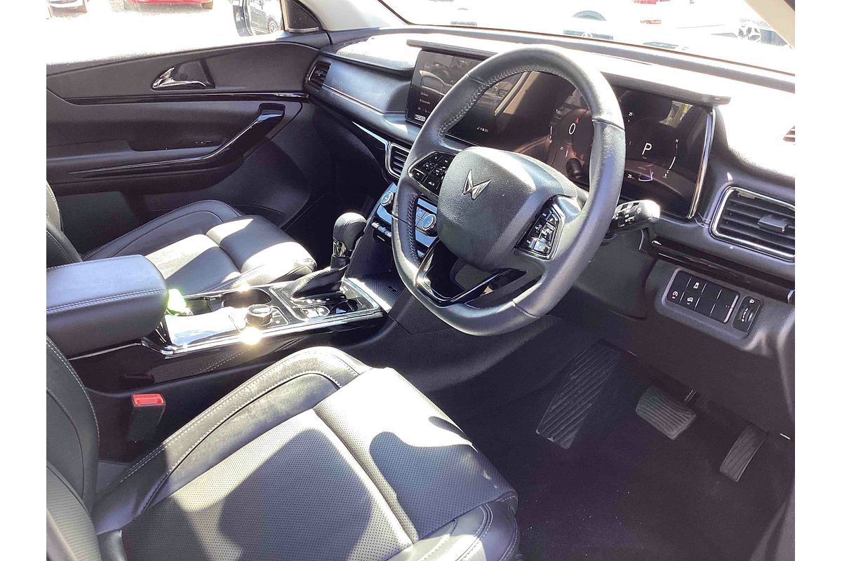 2025 Mahindra XUV700 AX7L