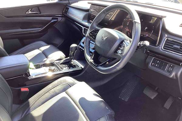 2025 Mahindra XUV700 AX7L