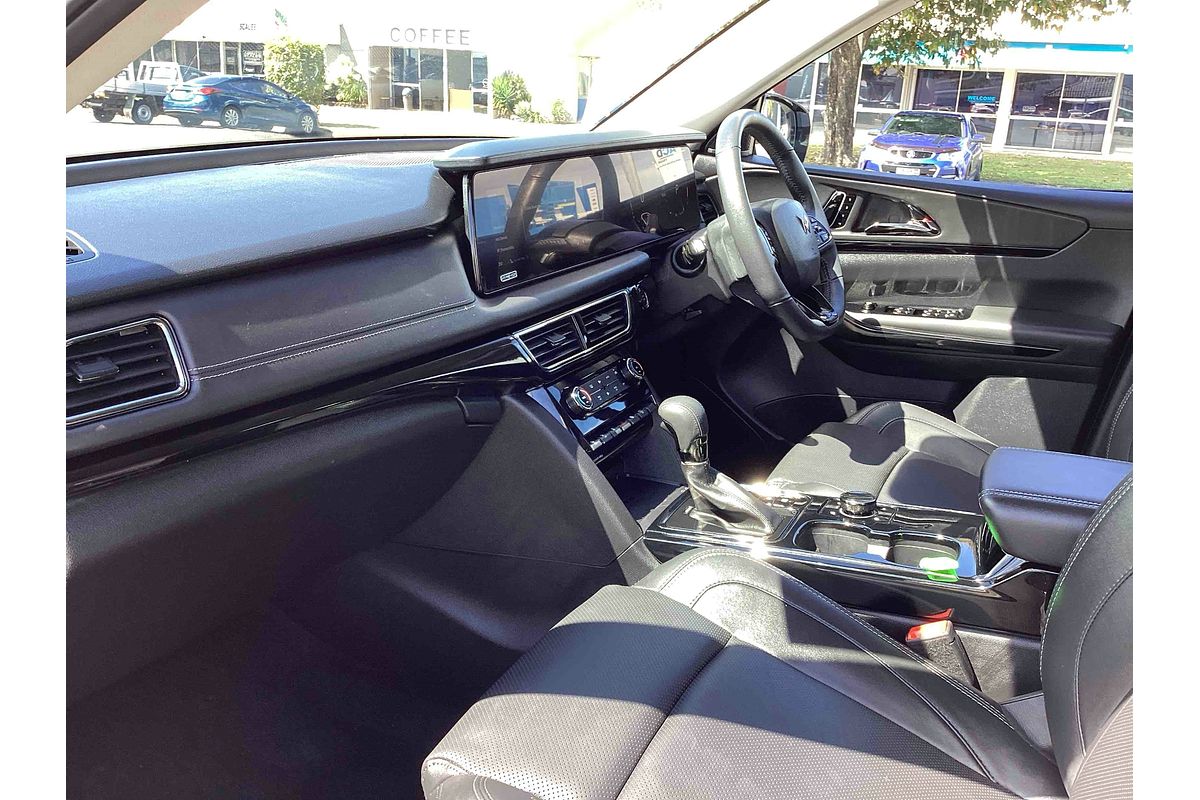 2025 Mahindra XUV700 AX7L