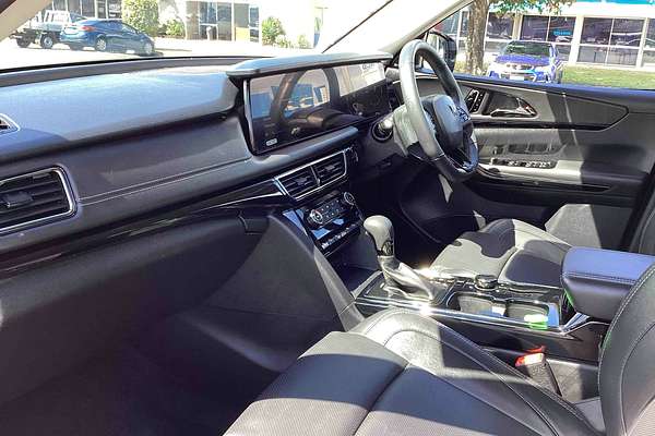 2025 Mahindra XUV700 AX7L
