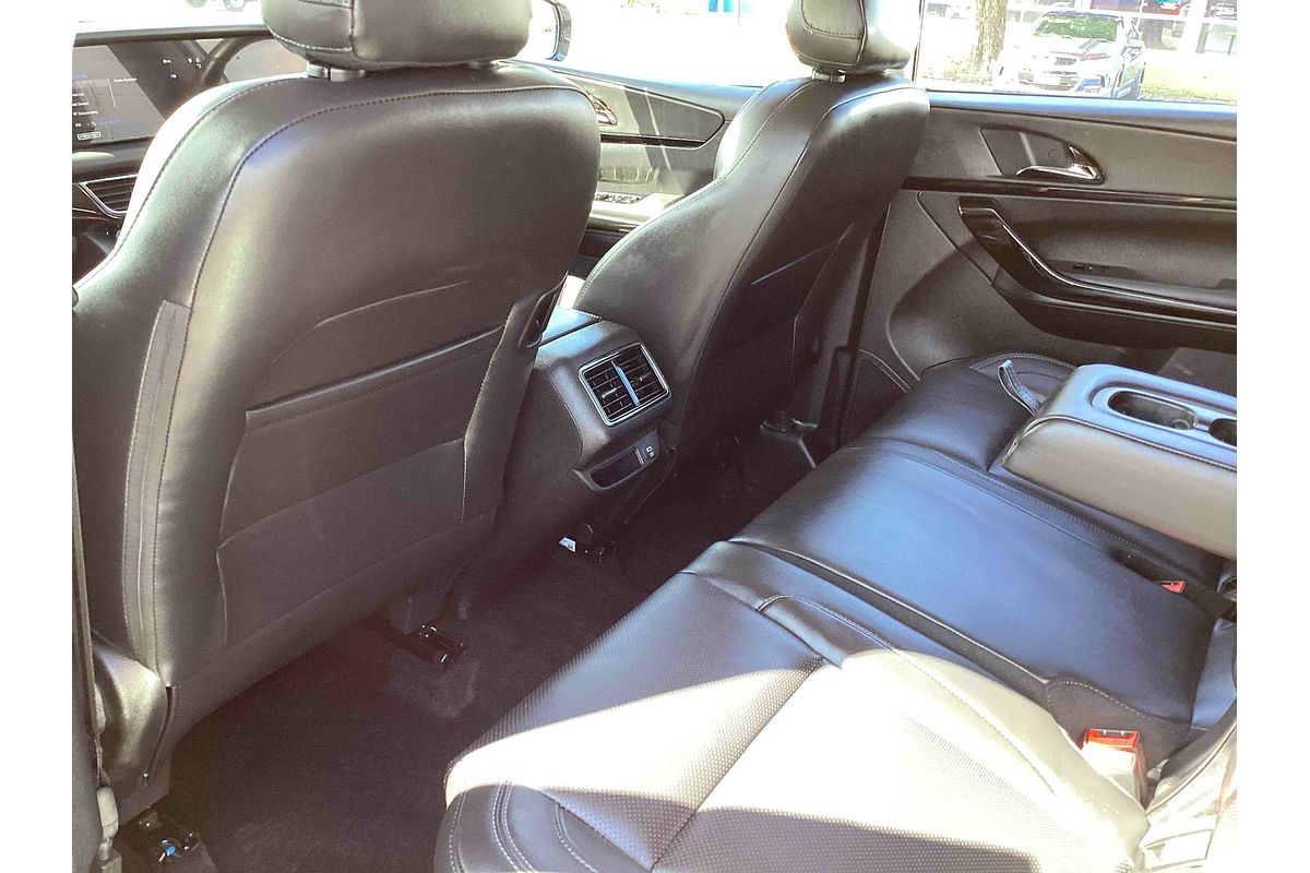 2025 Mahindra XUV700 AX7L