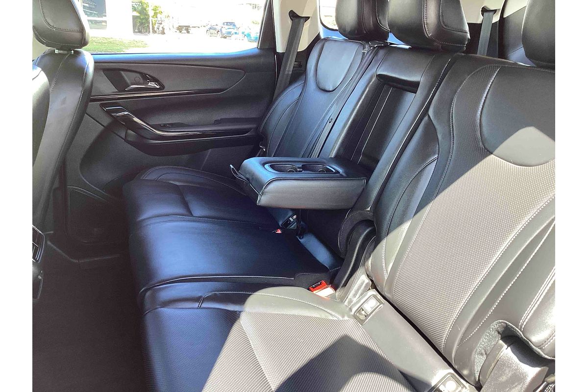 2025 Mahindra XUV700 AX7L