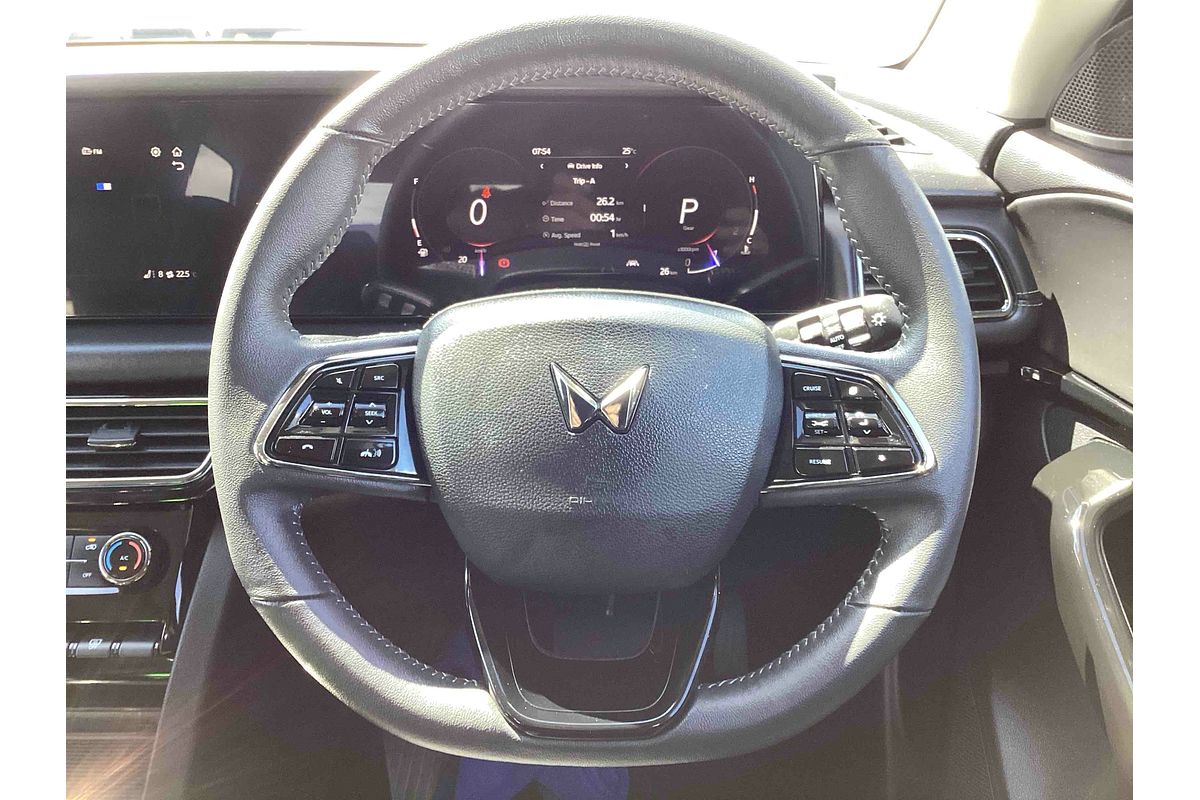 2025 Mahindra XUV700 AX7L