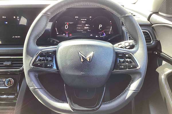 2025 Mahindra XUV700 AX7L