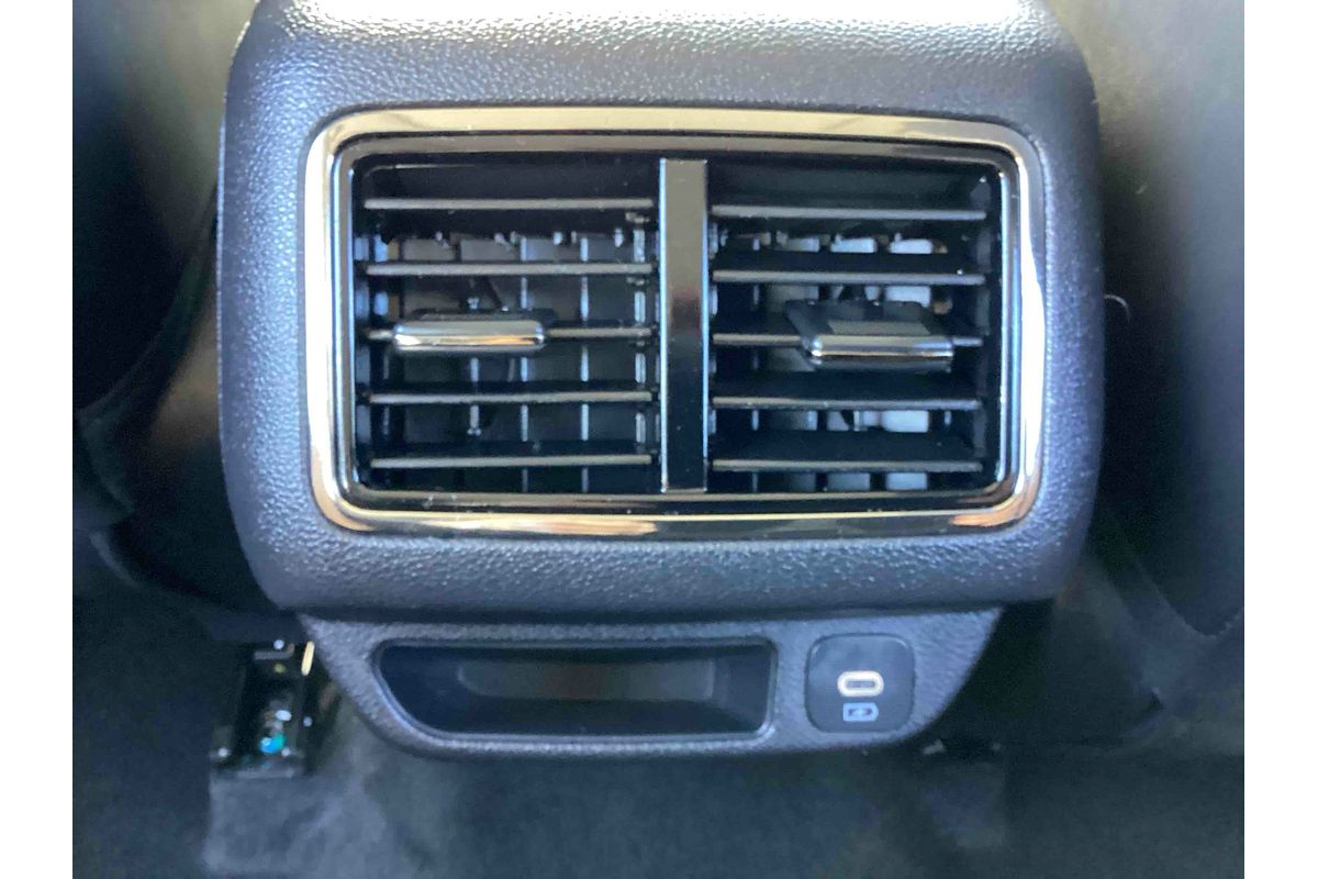 2025 Mahindra XUV700 AX7L