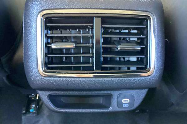2025 Mahindra XUV700 AX7L