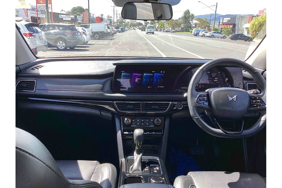 2025 Mahindra XUV700 AX7L