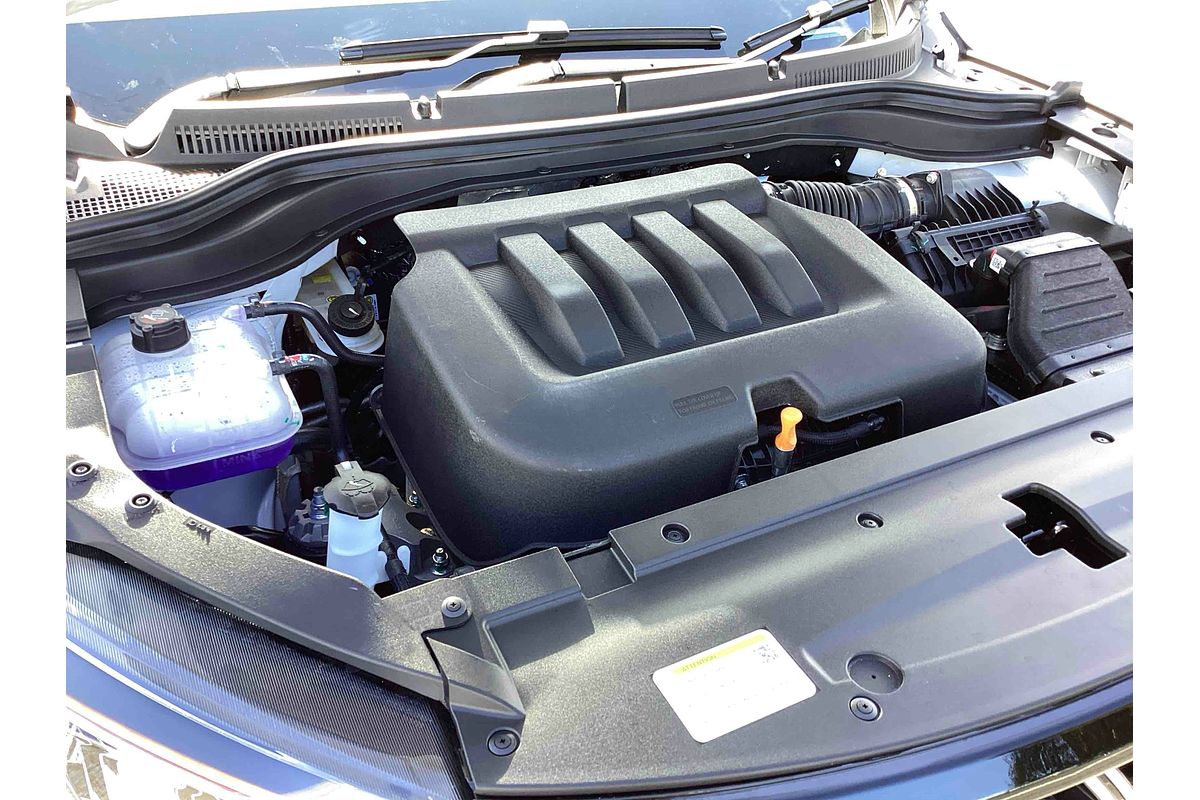 2025 Mahindra XUV700 AX7L