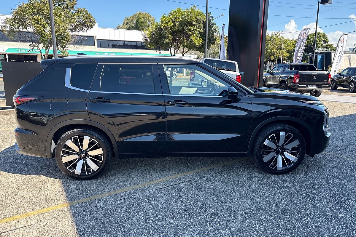 2025 Mitsubishi Outlander Exceed ZM