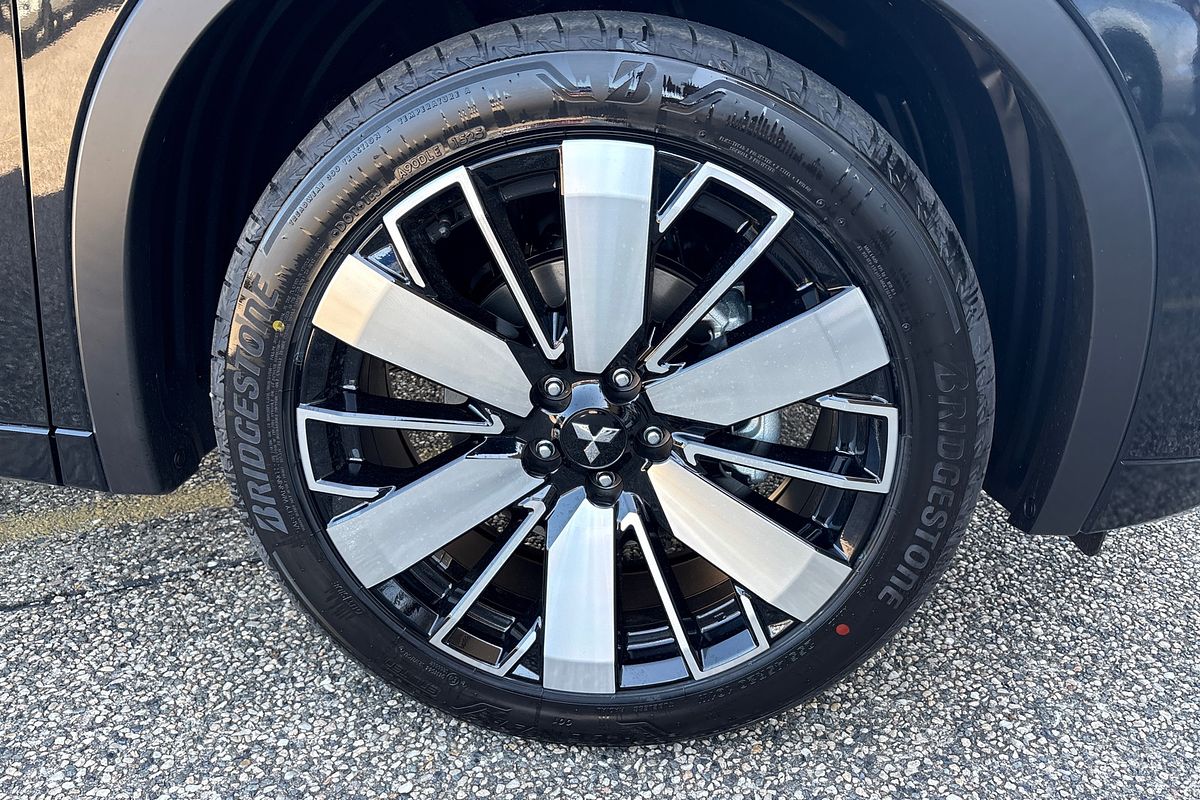 2025 Mitsubishi Outlander Exceed ZM