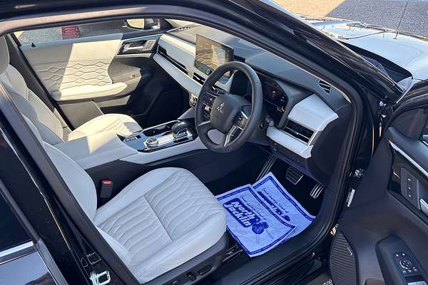2025 Mitsubishi Outlander Exceed ZM