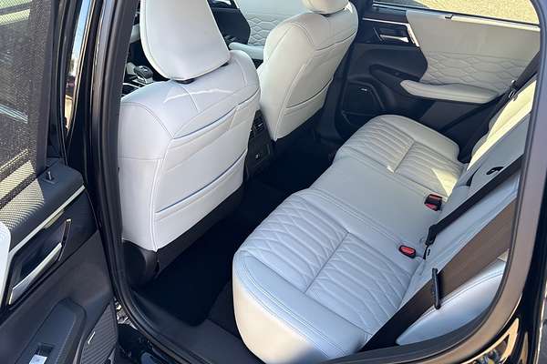 2025 Mitsubishi Outlander Exceed ZM