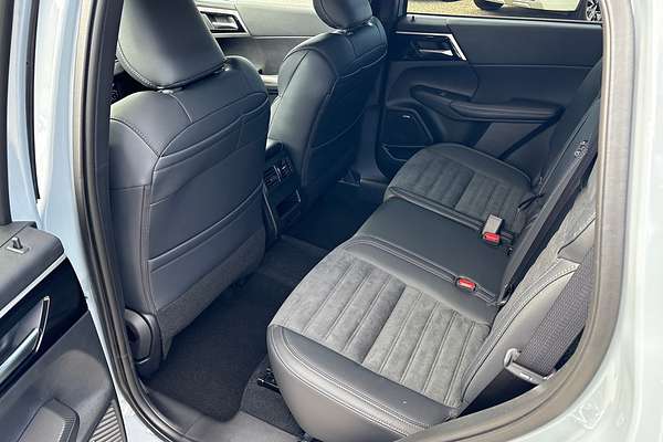 2025 Mitsubishi Outlander Aspire ZM