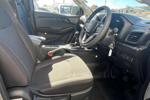 2025 Isuzu D-MAX SX High Ride Rear Wheel Drive