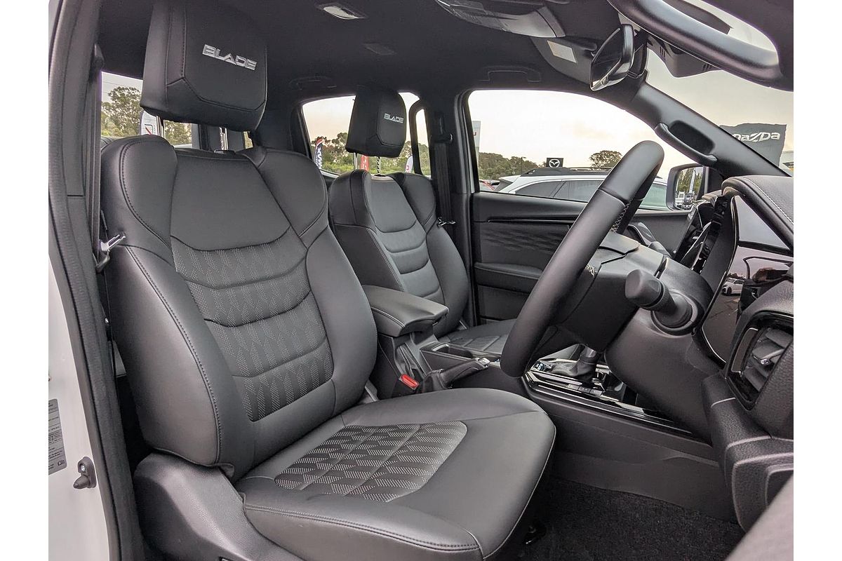 2025 Isuzu D-MAX BLADE 4X4