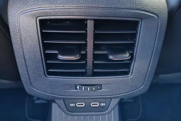 2022 Volkswagen T-Roc 140TSI R-Line D11