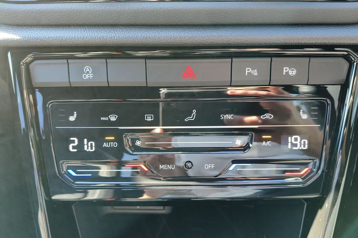 2022 Volkswagen T-Roc 140TSI R-Line D11