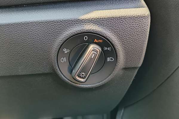 2022 Volkswagen T-Roc 140TSI R-Line D11