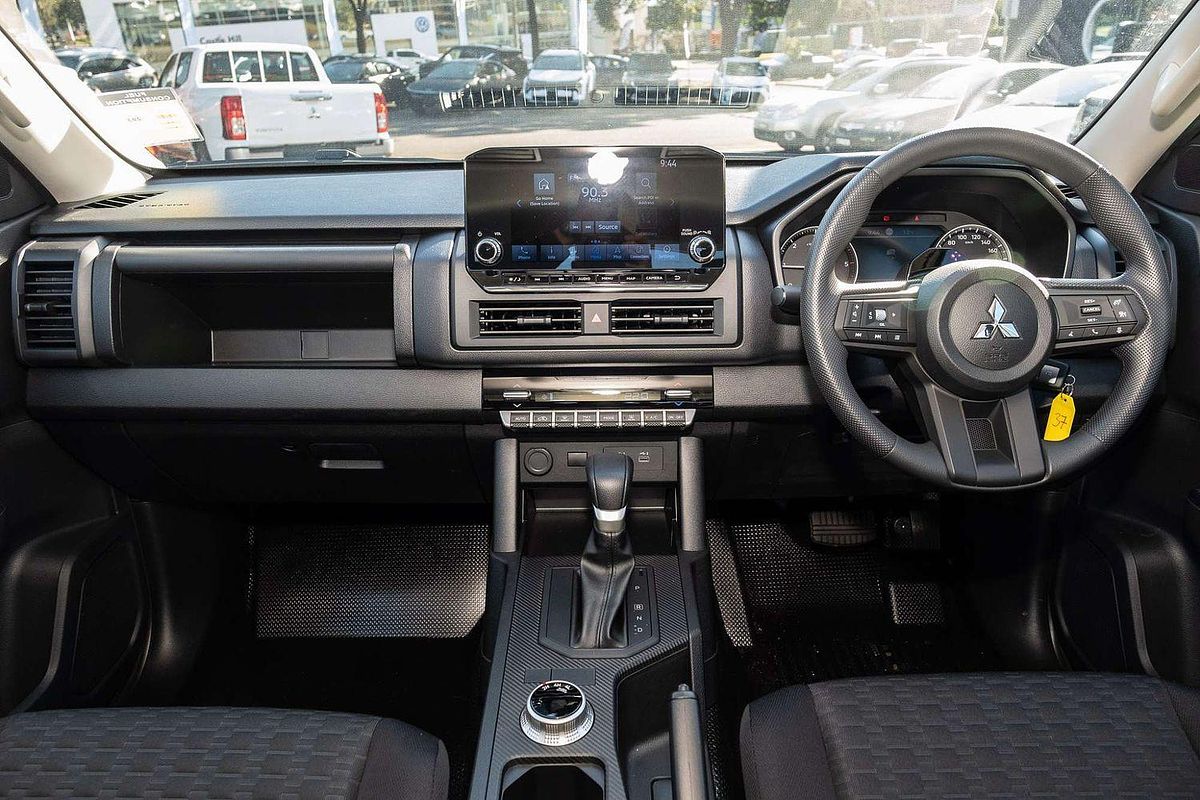 2024 Mitsubishi Triton GLX MV 4X4