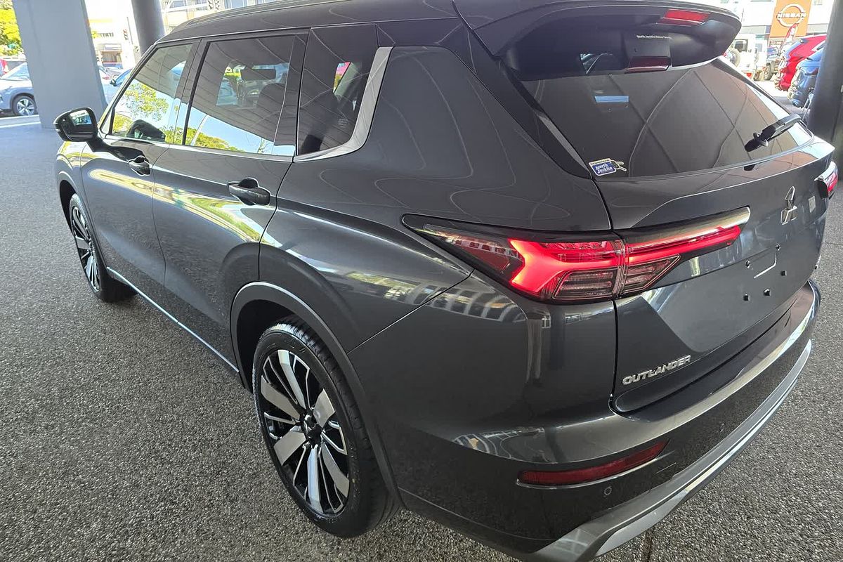 2025 Mitsubishi Outlander Exceed ZM