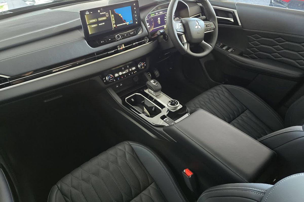 2025 Mitsubishi Outlander Exceed ZM