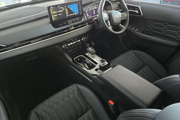 2025 Mitsubishi Outlander Exceed ZM