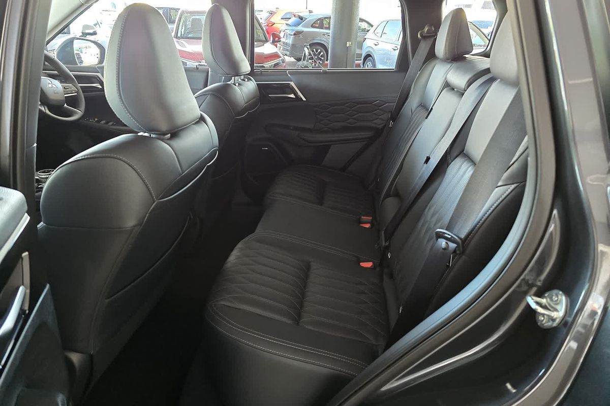 2025 Mitsubishi Outlander Exceed ZM