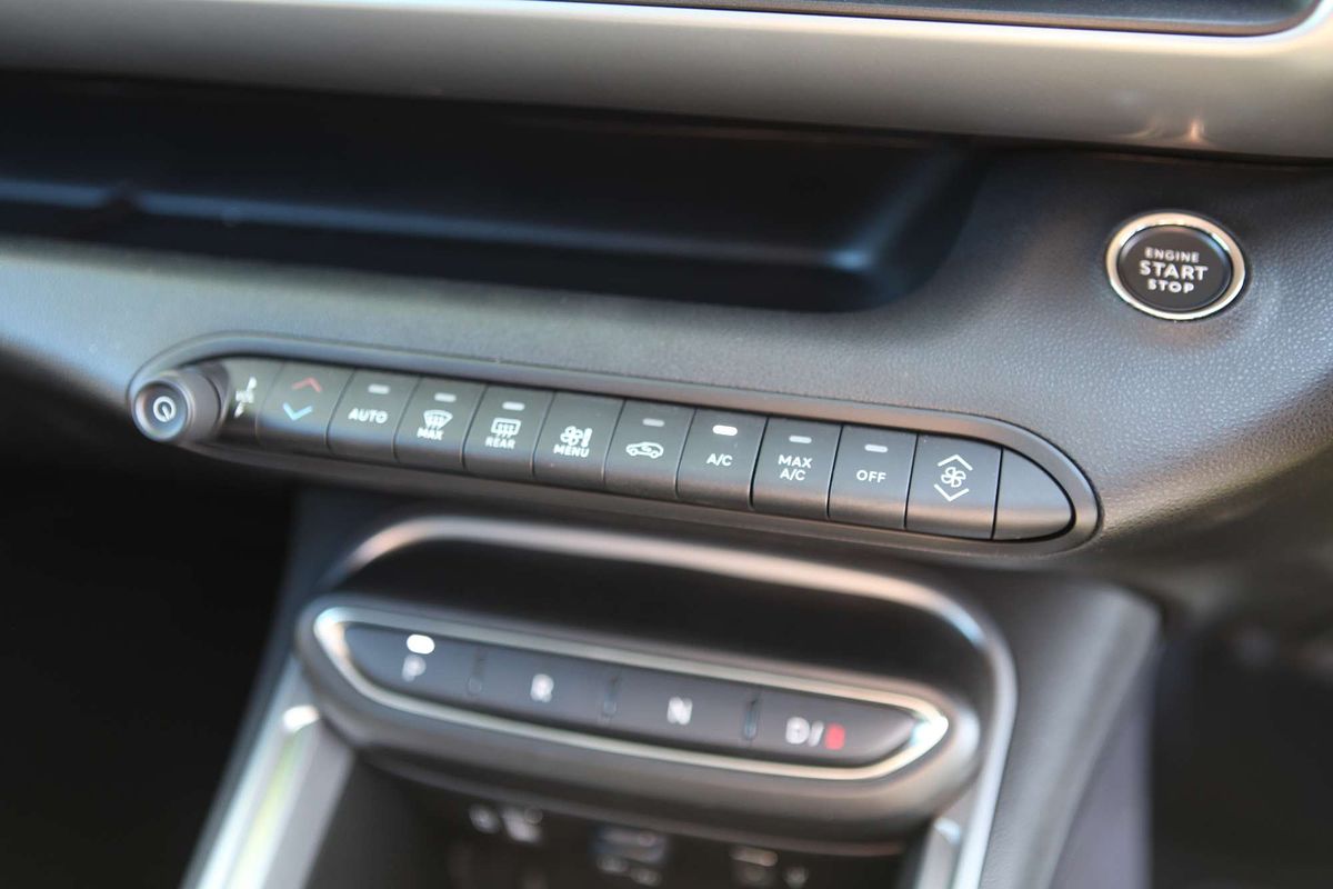 2024 Jeep Avenger Summit JJ