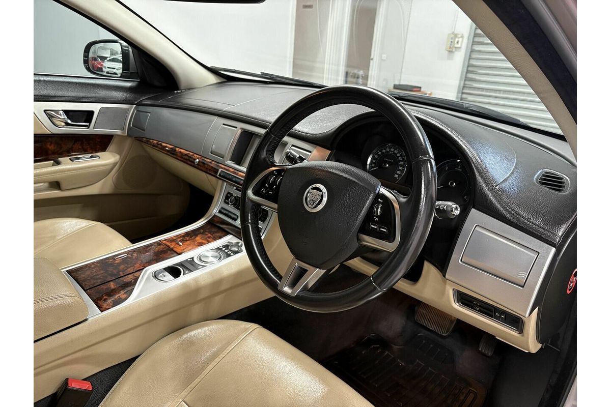 2011 Jaguar XF Luxury X250