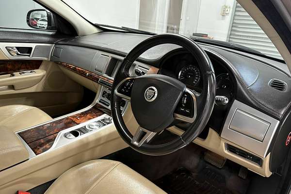 2011 Jaguar XF Luxury X250