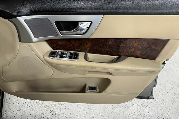 2011 Jaguar XF Luxury X250