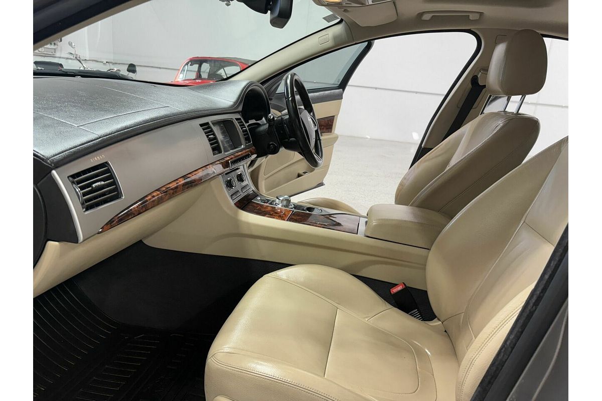 2011 Jaguar XF Luxury X250