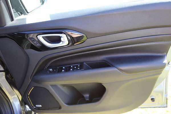 2023 Jeep Compass S-Limited M6