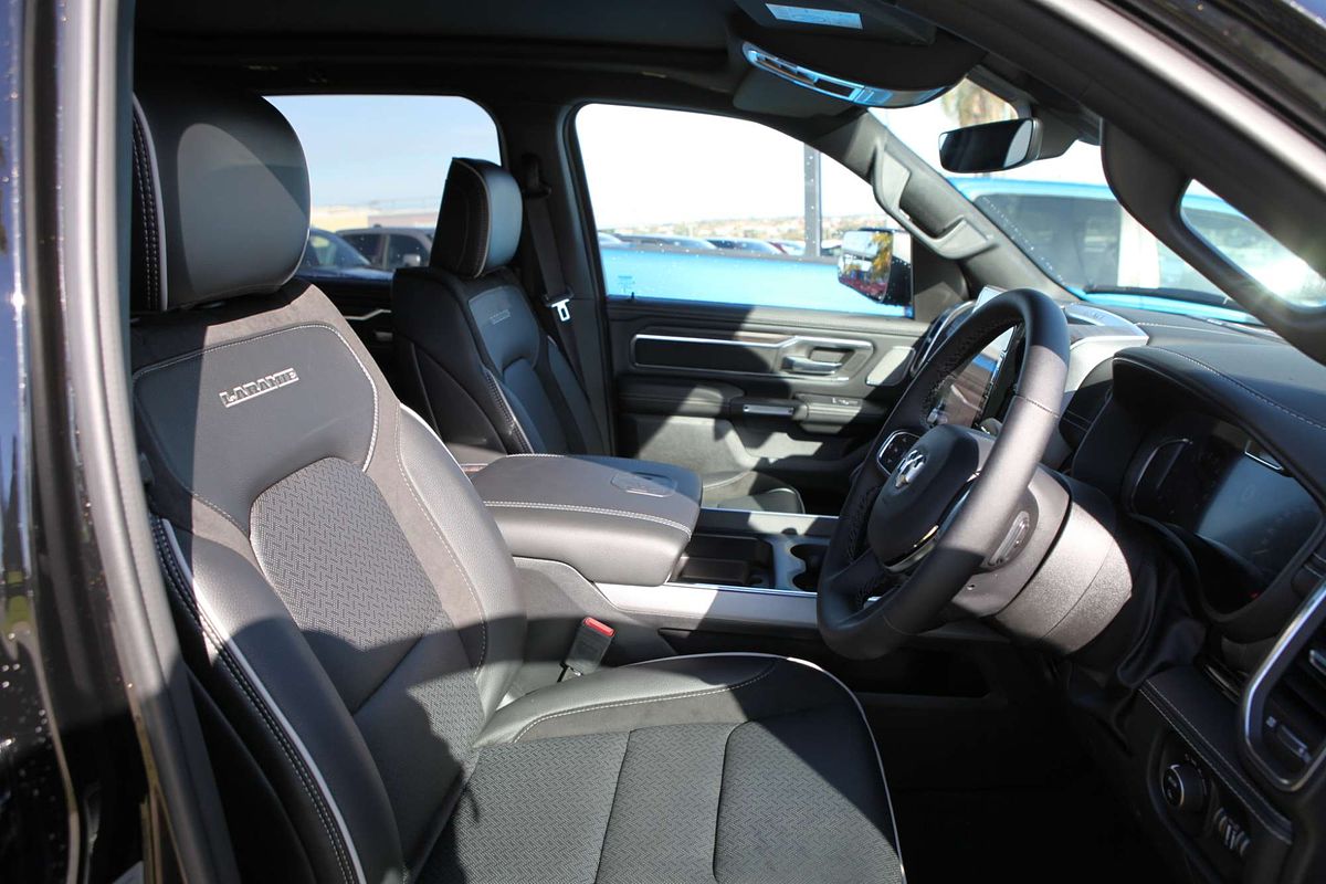 2025 RAM 1500 Laramie Sport Hurricane SO RamBox DT 4X4 SWB