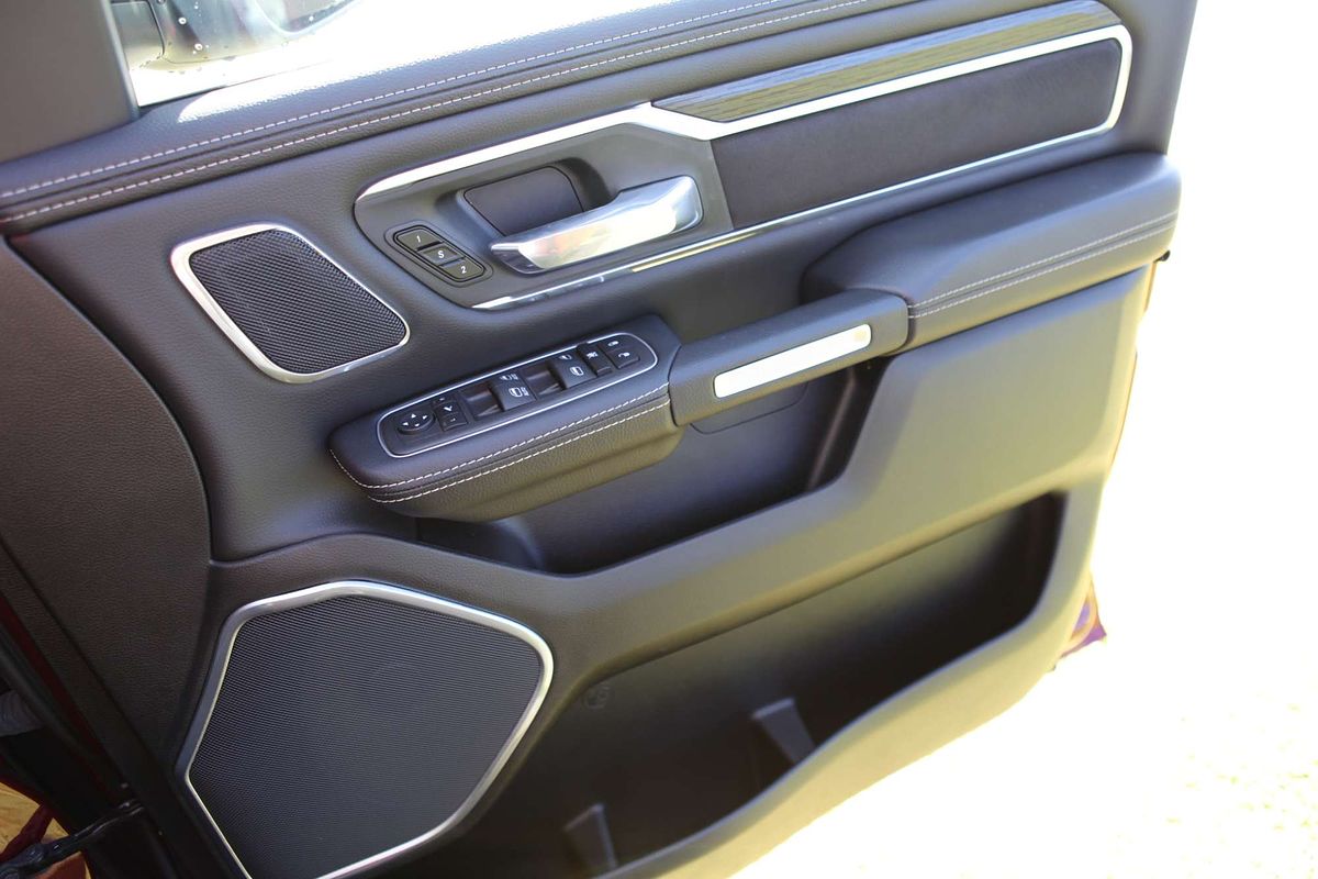 2024 RAM 1500 Laramie Sport RamBox DT 4X4 SWB
