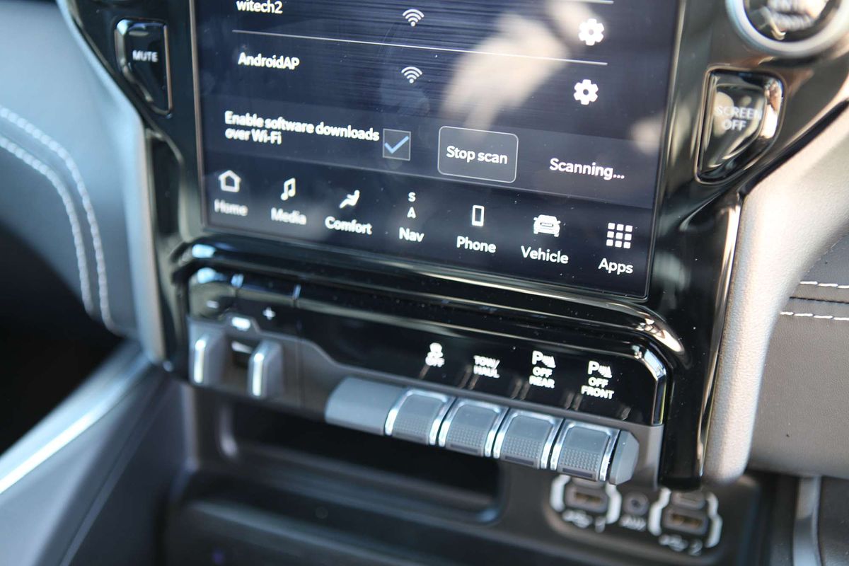 2024 RAM 1500 Laramie Sport RamBox DT 4X4 SWB