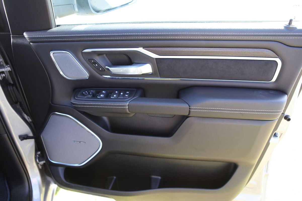 2025 RAM 1500 Laramie Sport Hurricane SO RamBox DT 4X4 SWB