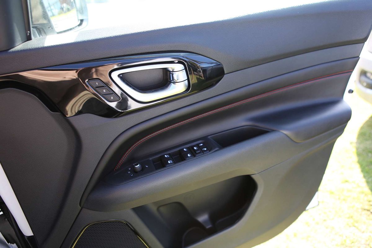 2023 Jeep Compass Trailhawk M6