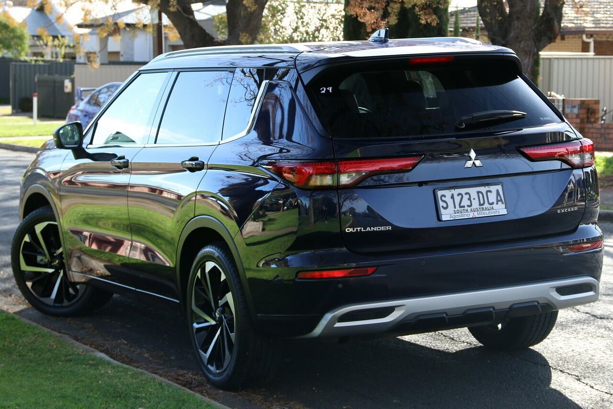 2024 Mitsubishi Outlander Exceed ZM