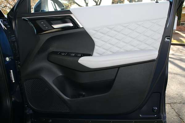 2024 Mitsubishi Outlander Exceed ZM