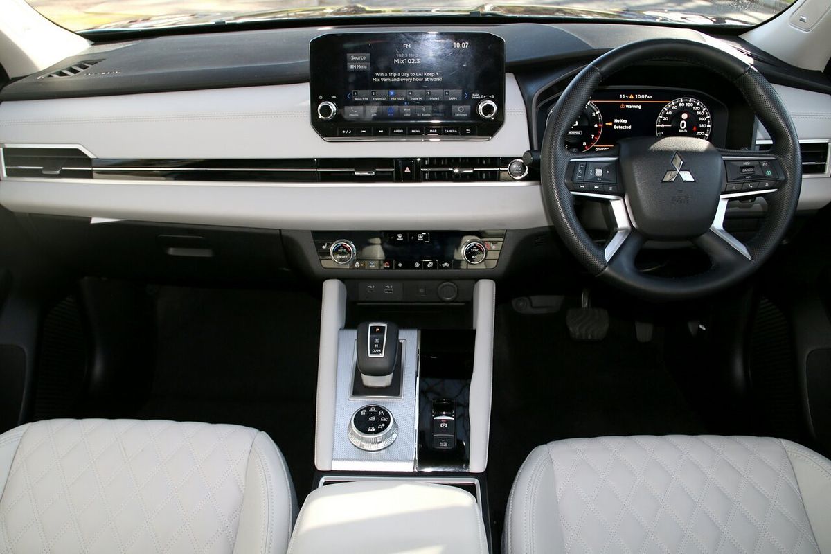 2024 Mitsubishi Outlander Exceed ZM
