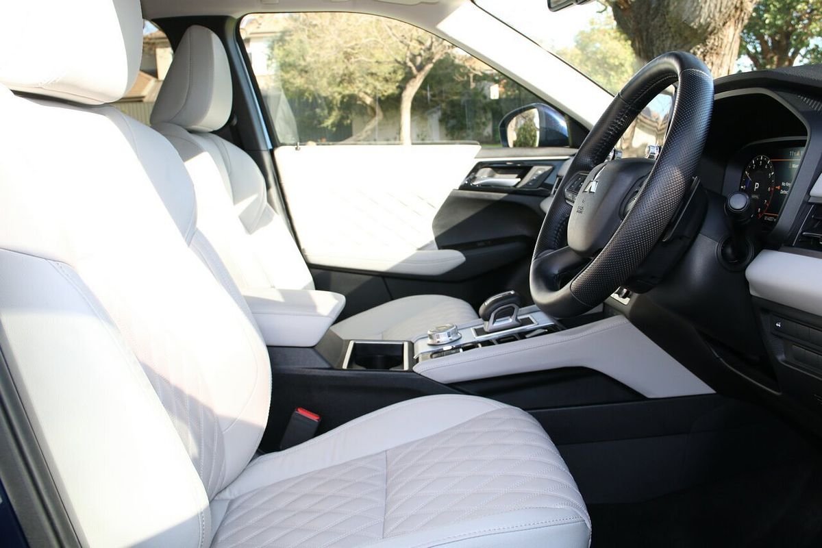 2024 Mitsubishi Outlander Exceed ZM