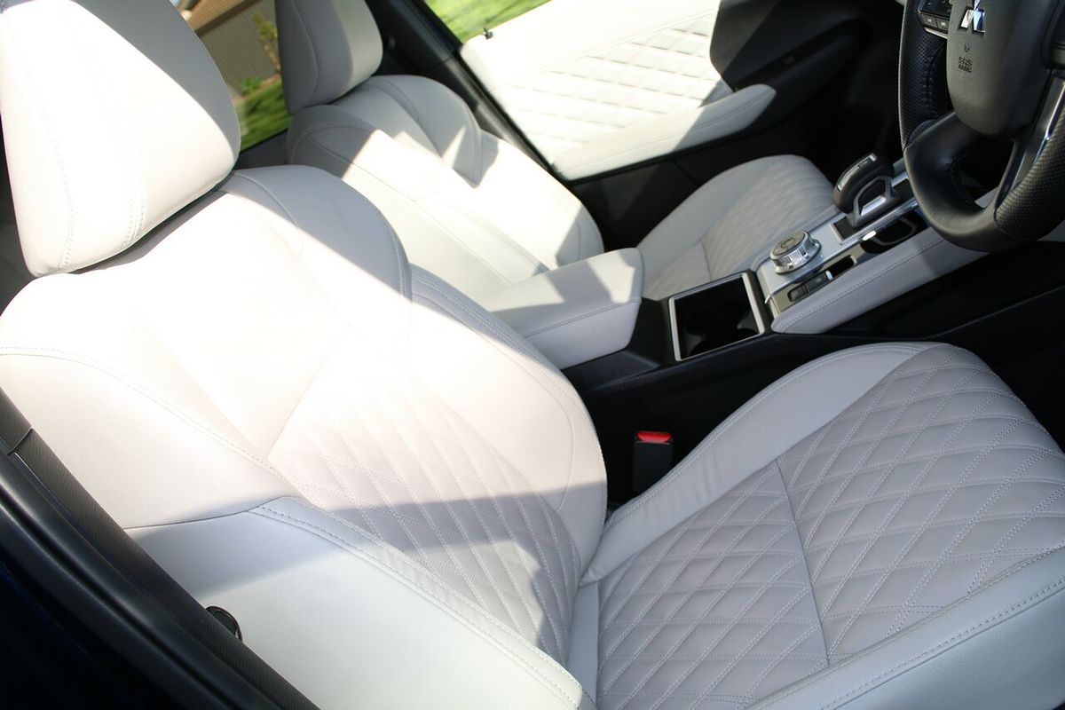 2024 Mitsubishi Outlander Exceed ZM