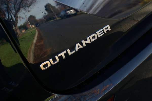 2024 Mitsubishi Outlander Exceed ZM