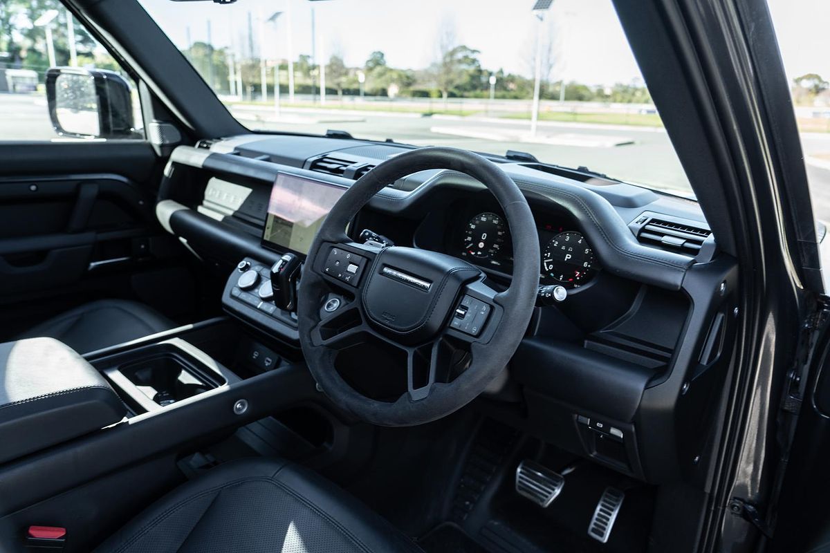 2023 Land Rover Defender 110 P525 V8 L663