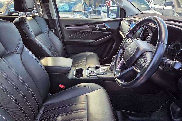 2022 Isuzu MU-X LS-T