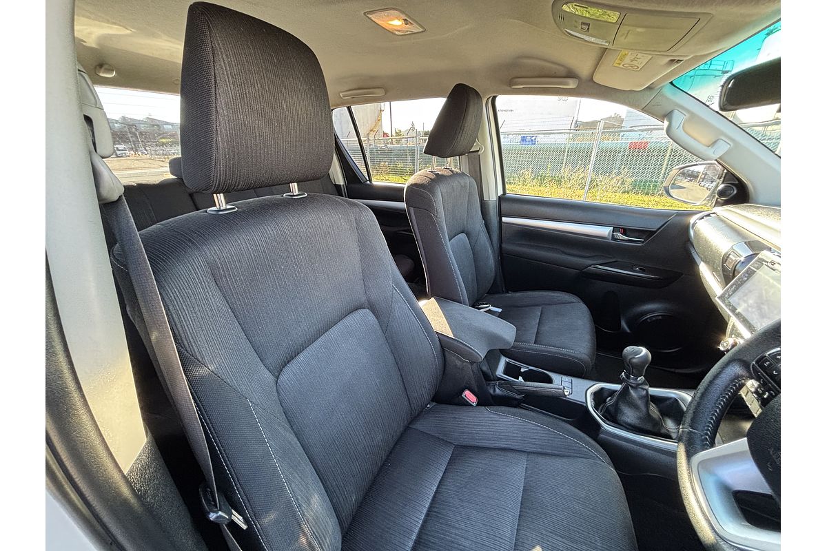 2015 Toyota Hilux SR5 GUN126R 4X4