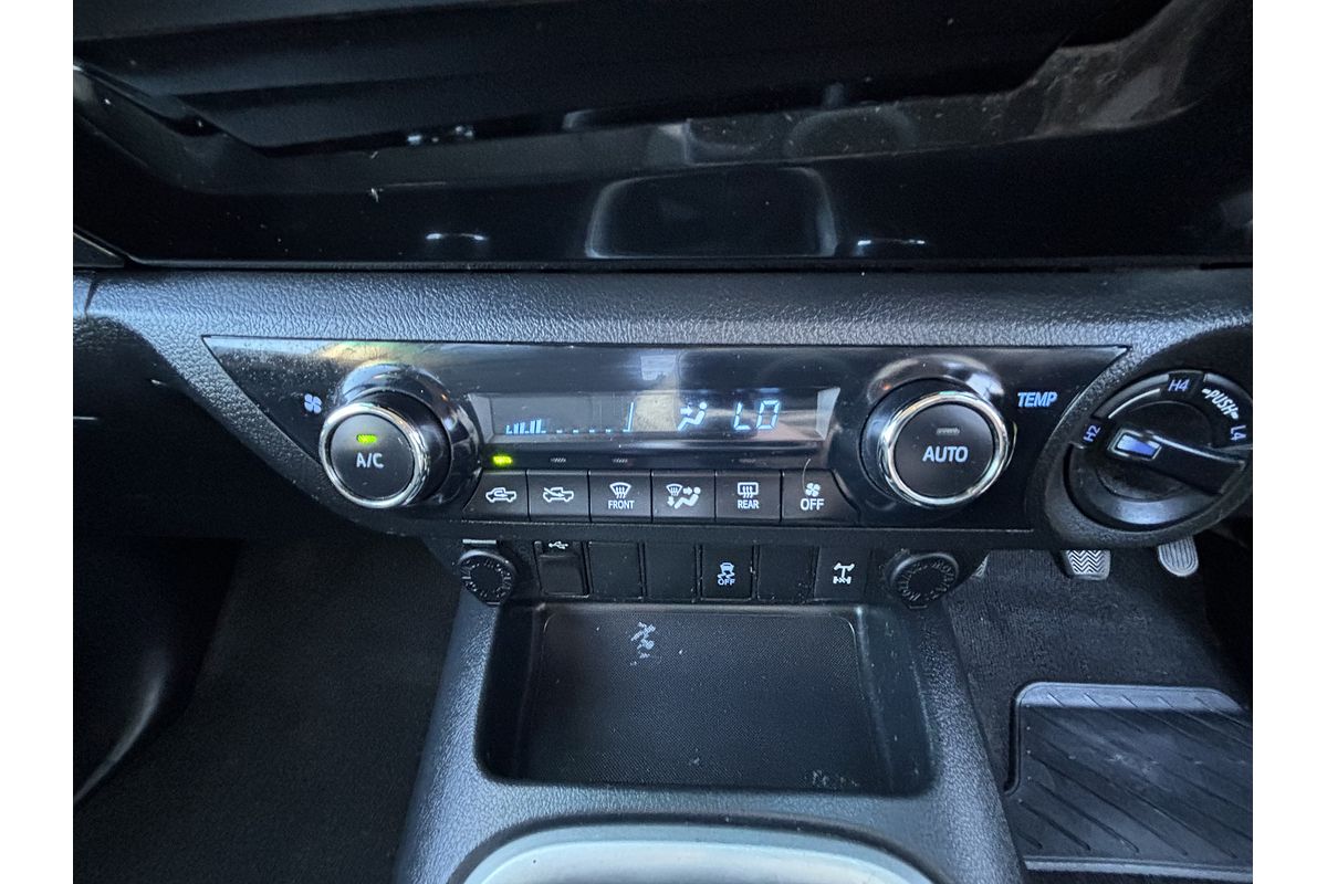 2015 Toyota Hilux SR5 GUN126R 4X4