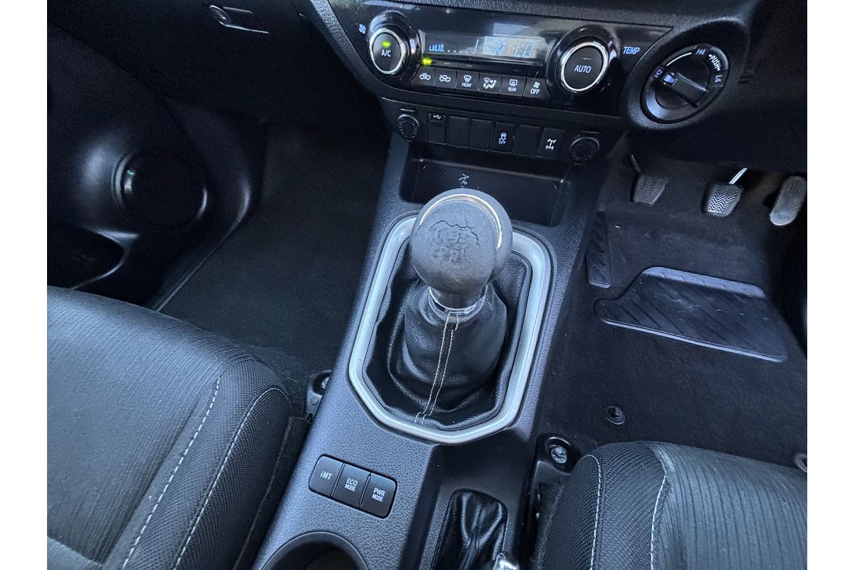 2015 Toyota Hilux SR5 GUN126R 4X4